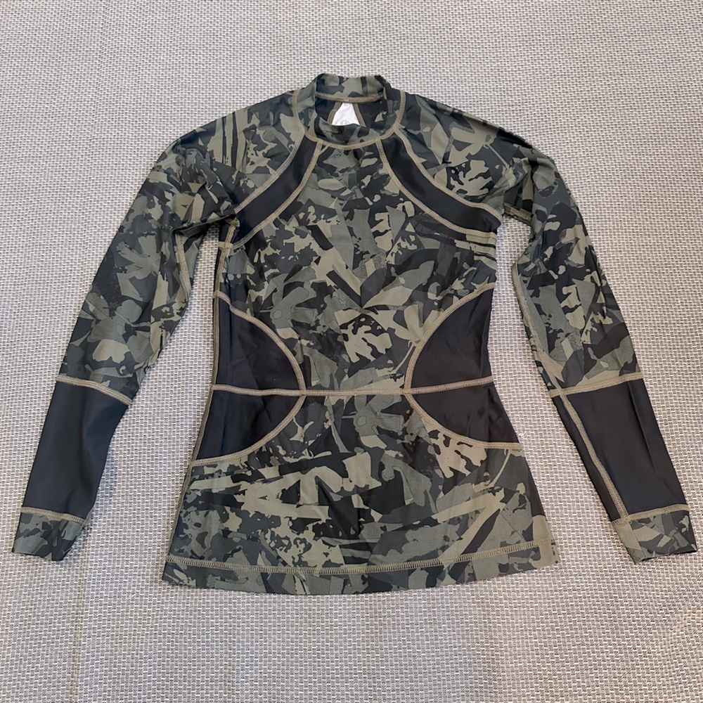 Surfer girls! Lululemon Suns Out Rash Guard